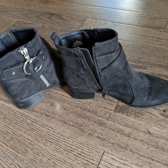 Boots - Picture 3 of 3